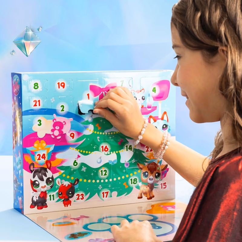 Littlest Pet Shop Deluxe advent calendar, the eight pets and the plaza