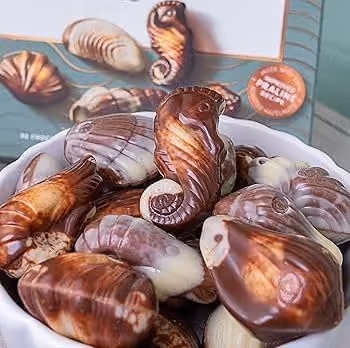 Guylian 3 Praline Chocolates Flavours advent calendar contents, photograph 2 of 2