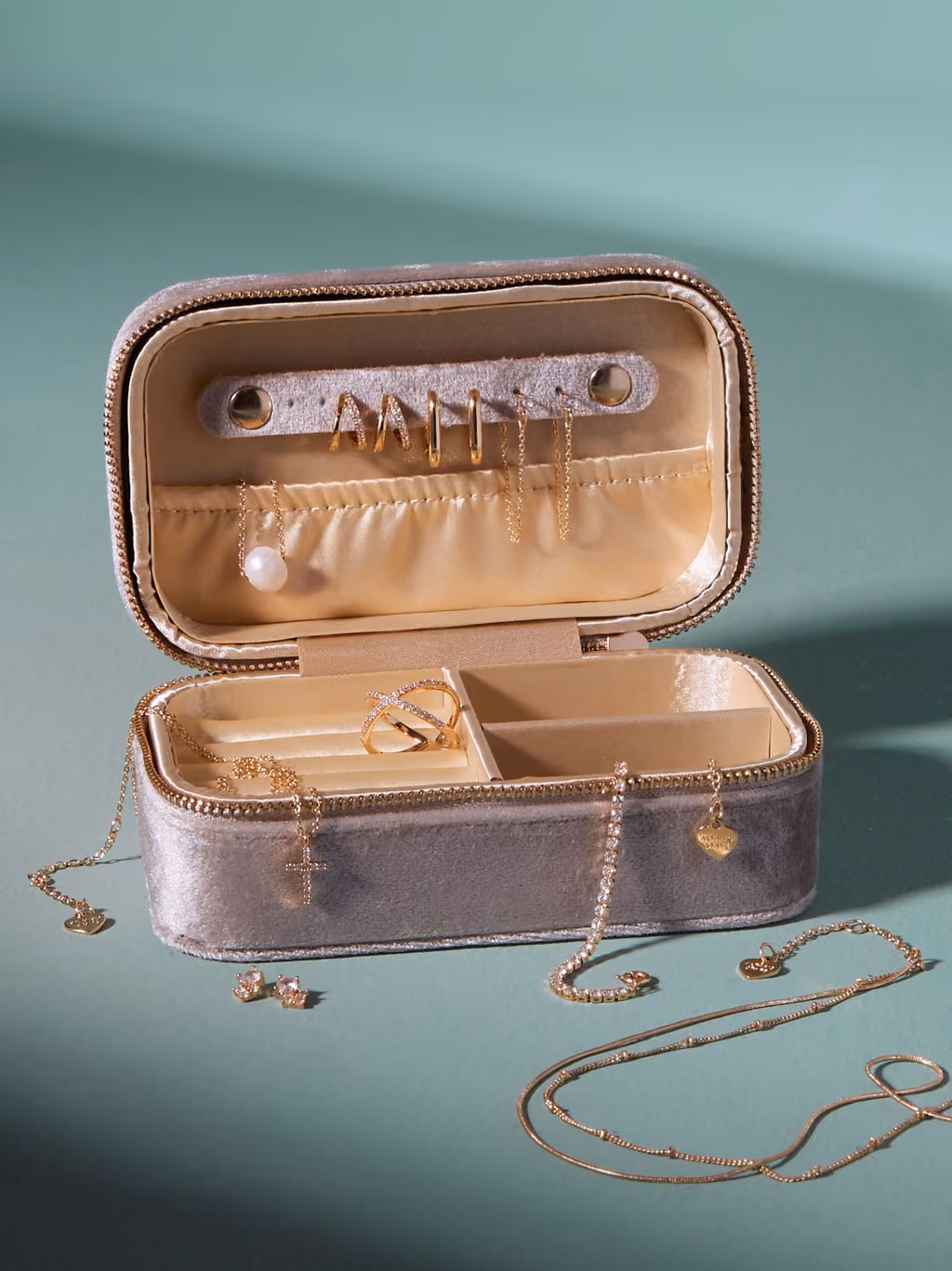 Altar'd State The Ultimate Jewelry Box advent calendar contents, photograph 2 of 2