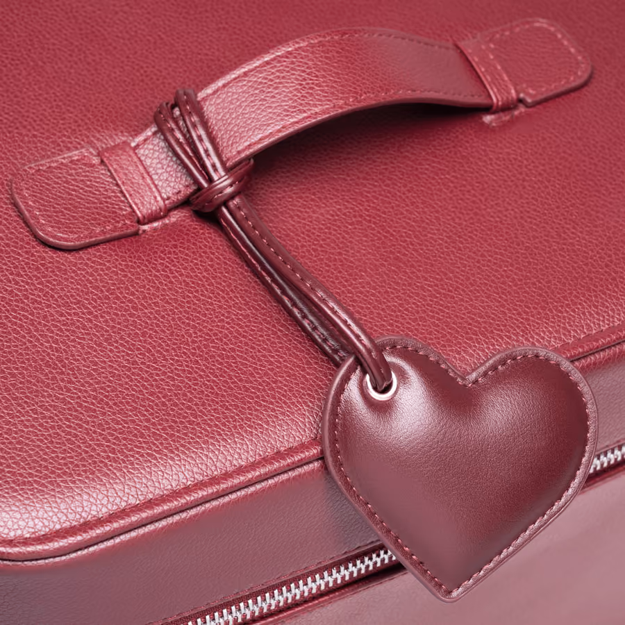 The heart-shaped tag on the case's zip